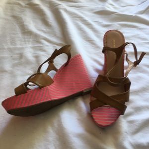 Tommy Hilfiger platform sandals. 9/9.5
